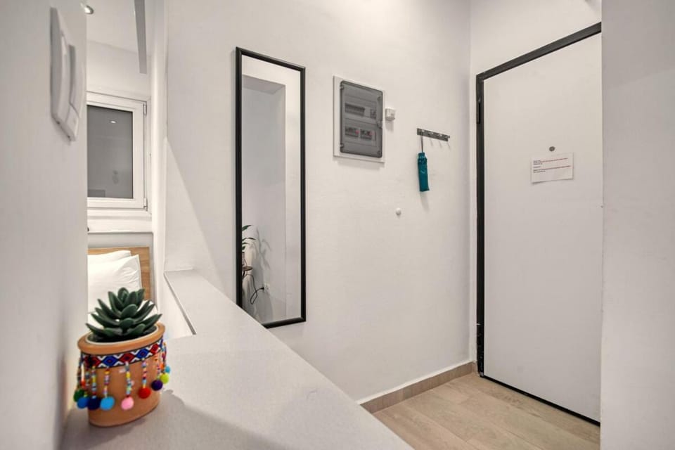 NANA - A lovely studio & patio, Varnava, Pagrati Apartment in Athens