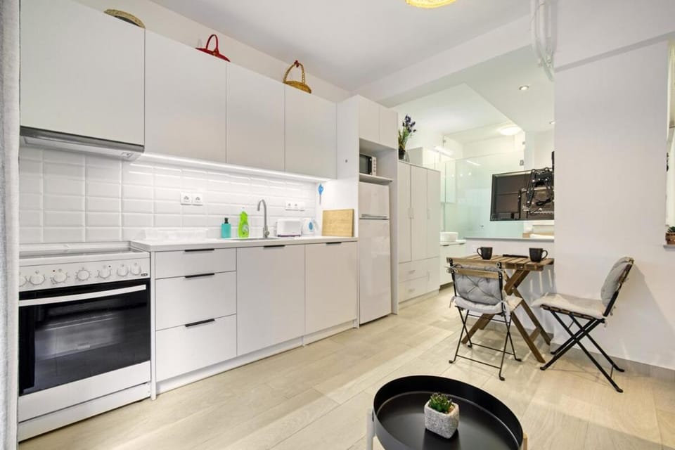 NANA - A lovely studio & patio, Varnava, Pagrati Apartment in Athens
