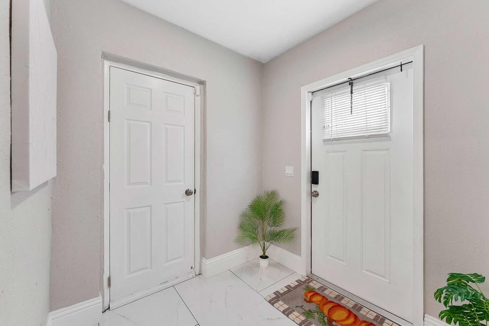 Modern 3 BR Villa Near Beach & FLL House in Dania Beach
