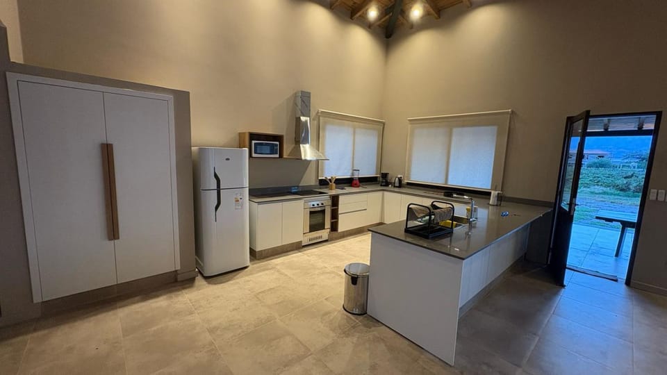 Kitchen or kitchenette, dishwasher, oven