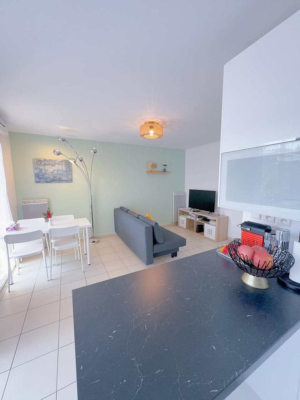 TV and multimedia, Kitchen or kitchenette, Living room, Dining area
