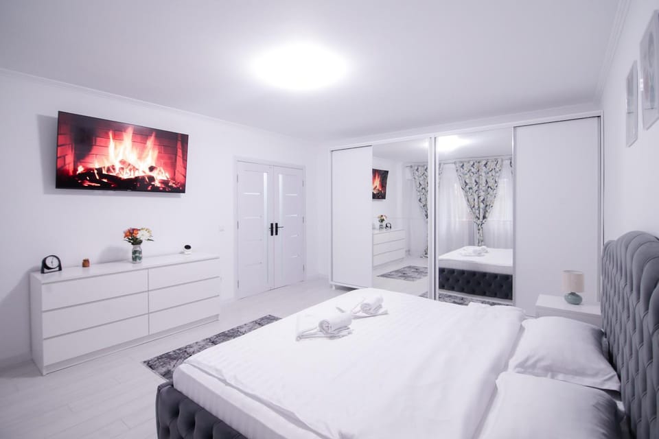 Communal lounge/ TV room, Bed, TV and multimedia, Photo of the whole room, Bedroom, flat iron, towels