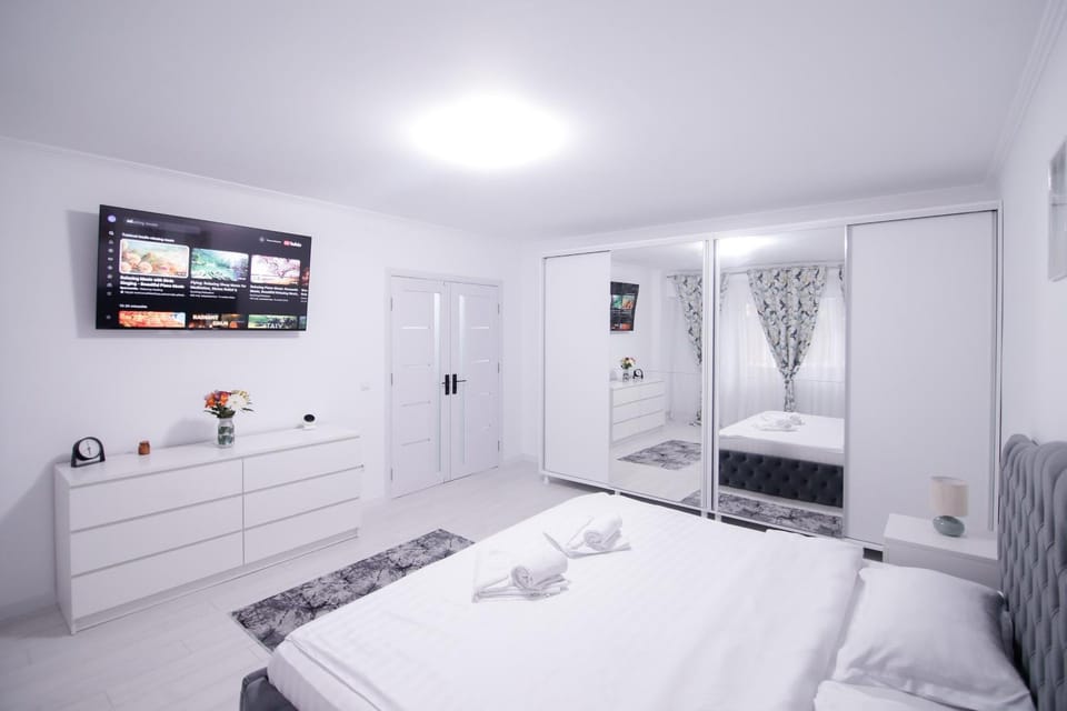 Communal lounge/ TV room, Bed, TV and multimedia, Photo of the whole room, Evening entertainment, Bedroom, towels