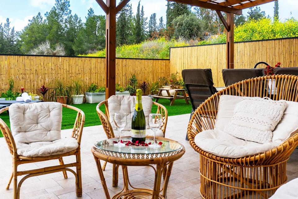 Day, Garden, Seating area, Garden view