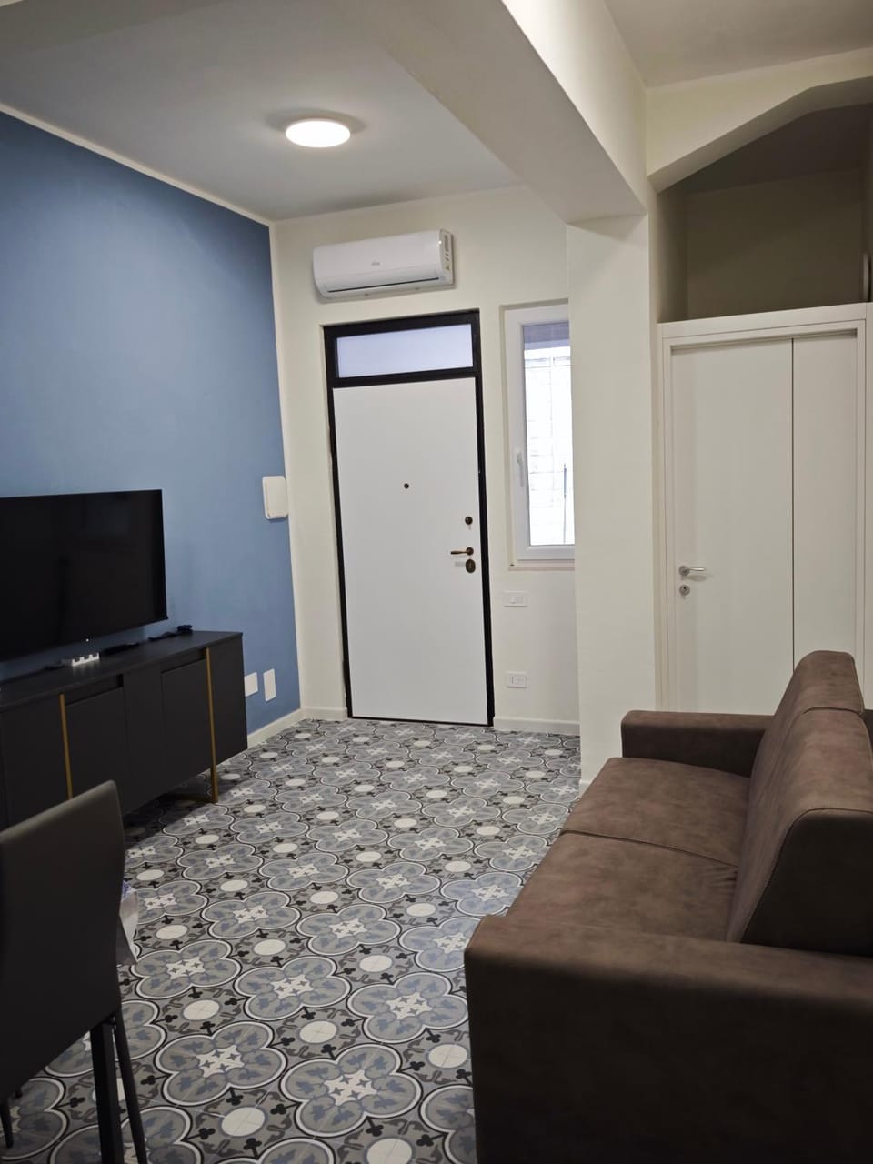 Communal lounge/ TV room, Living room, Seating area, Evening entertainment