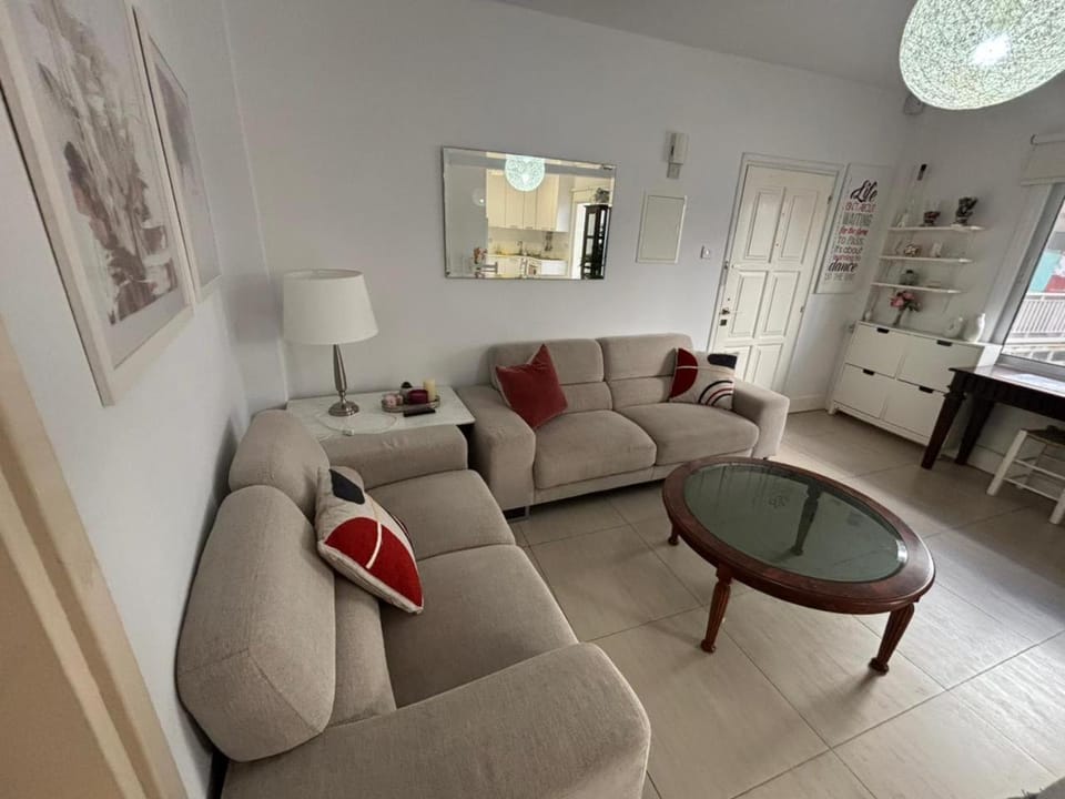 Modern 2BR Apartment 70m from Finikoudes beach Apartment in Larnaca