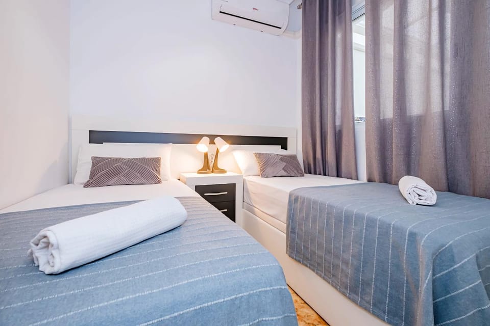 Bed, Photo of the whole room, Bedroom, towels, air conditioner