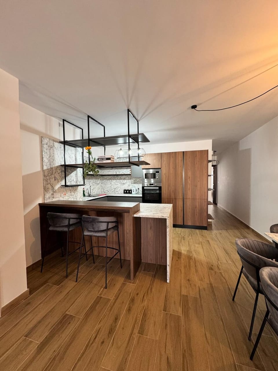 Kitchen or kitchenette, Dining area, stove
