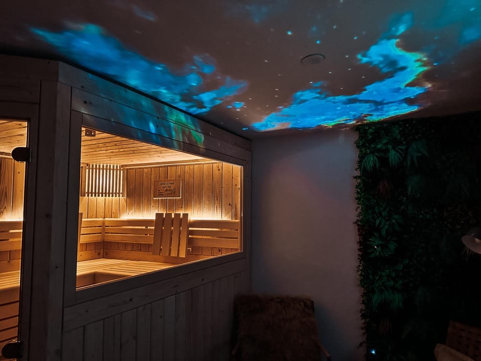 Night, Sauna, Spa and wellness centre/facilities