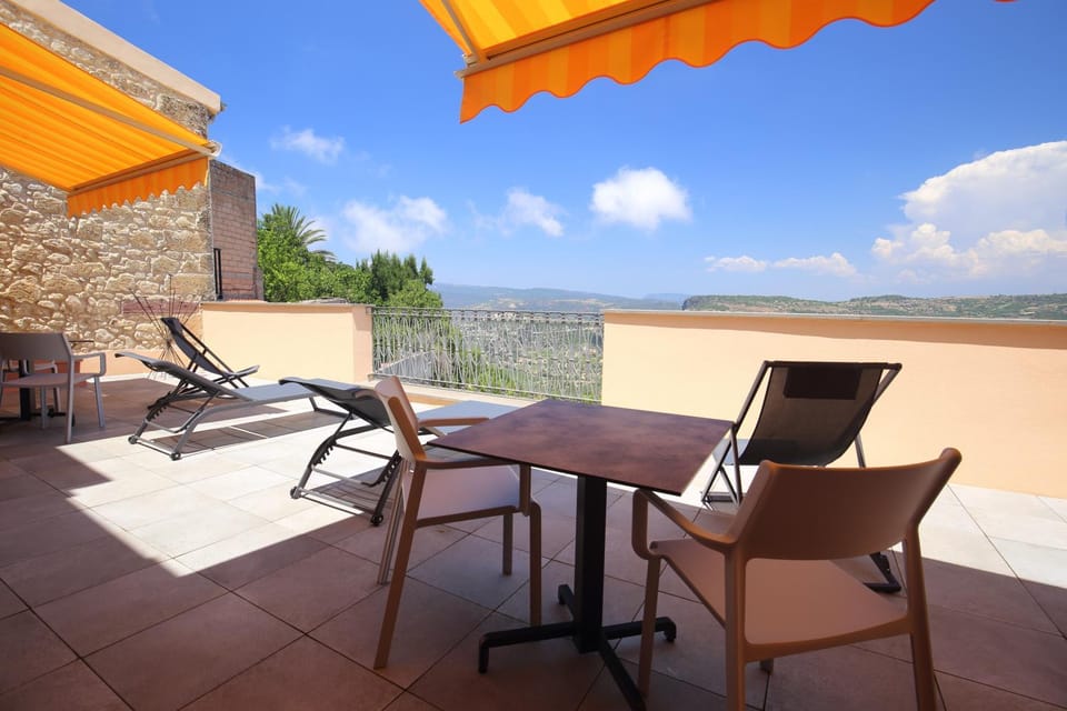 Natural landscape, View (from property/room), Balcony/Terrace, sunbed