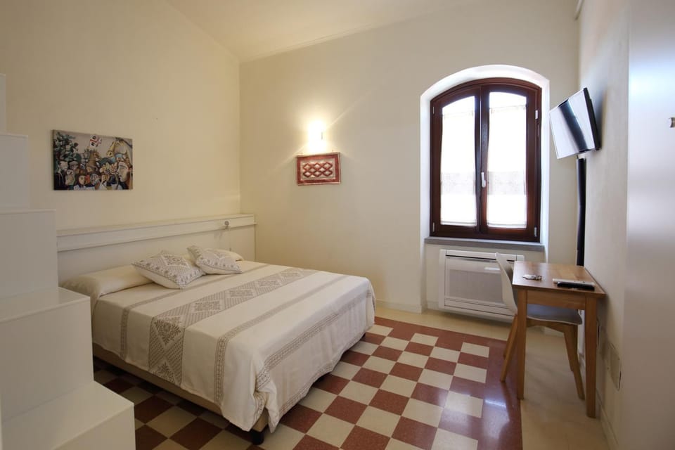 Bed, Photo of the whole room, Bedroom, internet