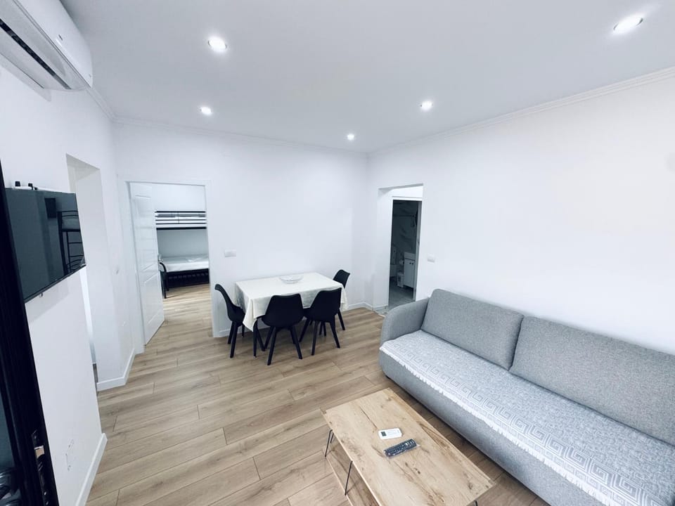 TV and multimedia, Kitchen or kitchenette, Living room, Seating area, Dining area, minibar, oven