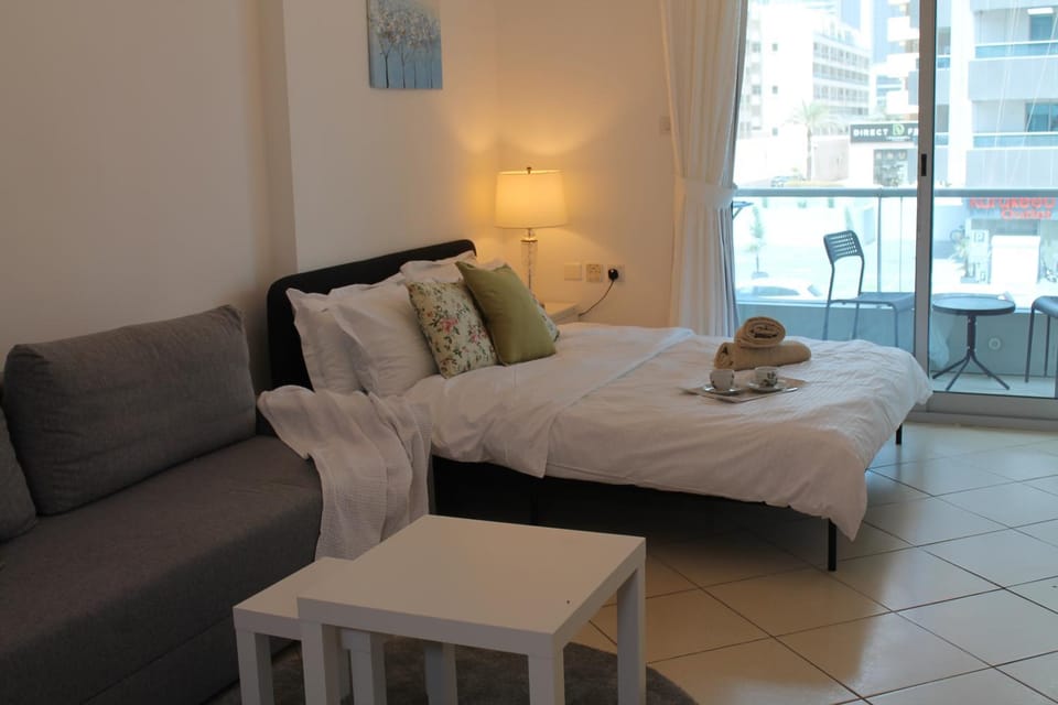 Bed, Seating area, Bedroom