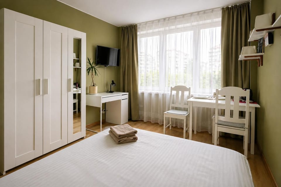 Bed, TV and multimedia, Photo of the whole room, Bedroom, wardrobe