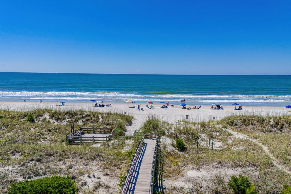 Coastin Time 8 BR 6BA Private Heated Pool & Hot Tub House in North Myrtle Beach