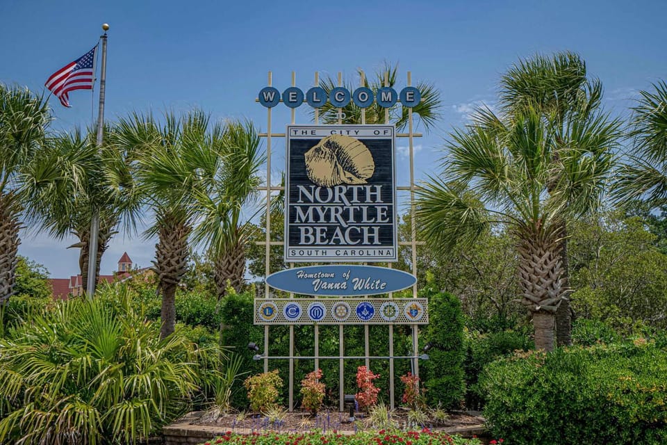 Coastin Time 8 BR 6BA Private Heated Pool & Hot Tub House in North Myrtle Beach