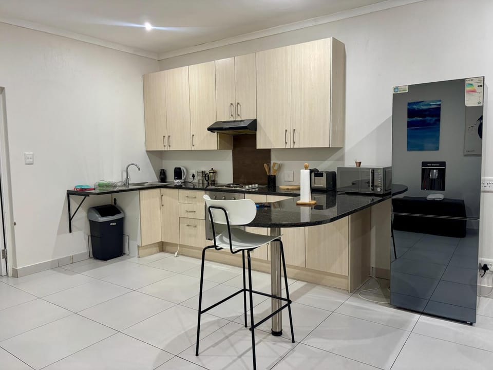 The Cozy Double , 2 Full Rooms , Spacious Living Room And A Double Garage Bed and Breakfast in Sandton