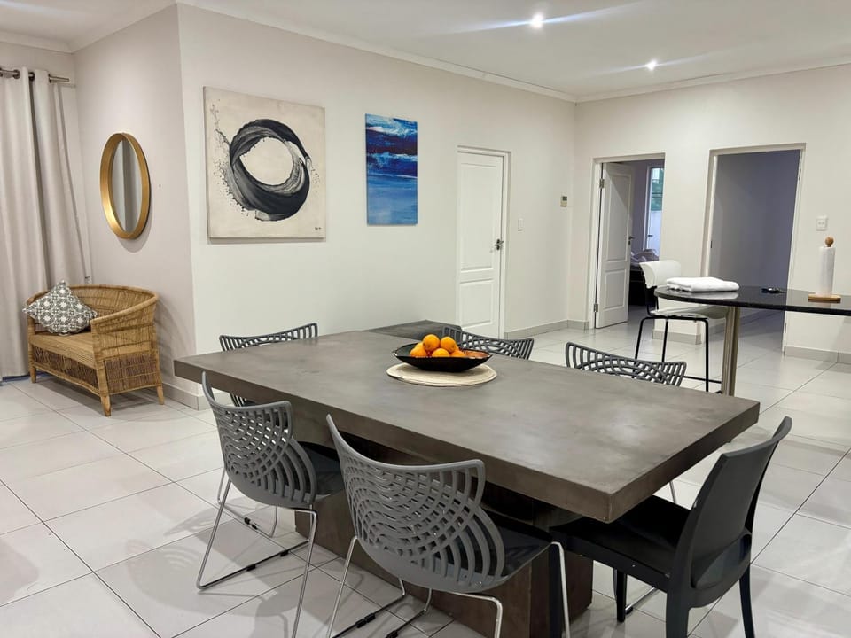 The Cozy Double , 2 Full Rooms , Spacious Living Room And A Double Garage Bed and Breakfast in Sandton