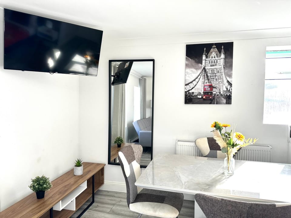 Studio Paris Double Room Vacation rental in London Borough of Southwark
