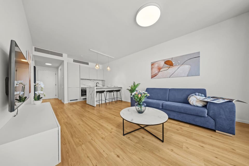 TV and multimedia, Living room, Seating area, Evening entertainment