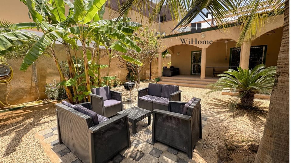 Patio, Garden, Living room