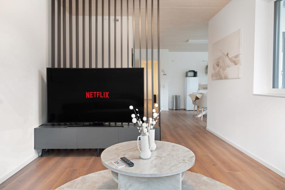 Communal lounge/ TV room, TV and multimedia, Living room, Evening entertainment