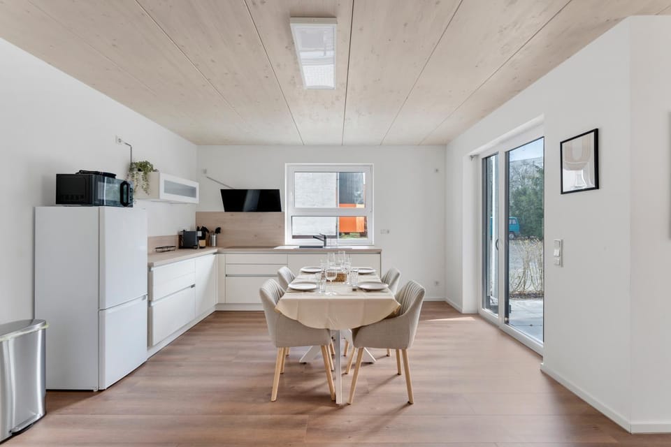 Kitchen or kitchenette, Dining area, stove