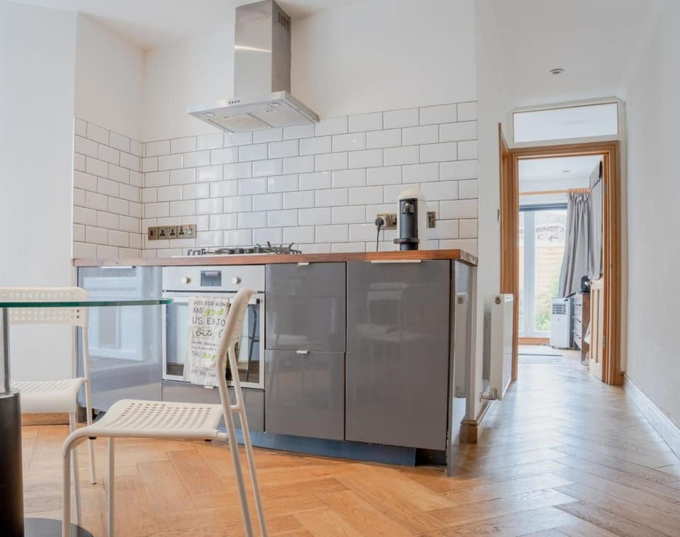 Finsbury Park Garden Flat Apartment in London