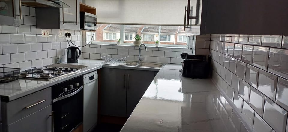Super Central Location-Station-Airport-Parking House in Luton