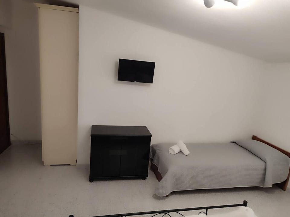 Family & Friends - Room 2 - Second Floor - shared bathroom House in Sardinia