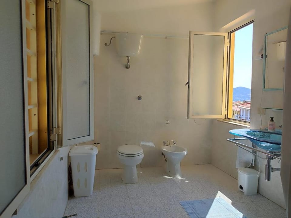 Family & Friends - Room 2 - Second Floor - shared bathroom House in Sardinia