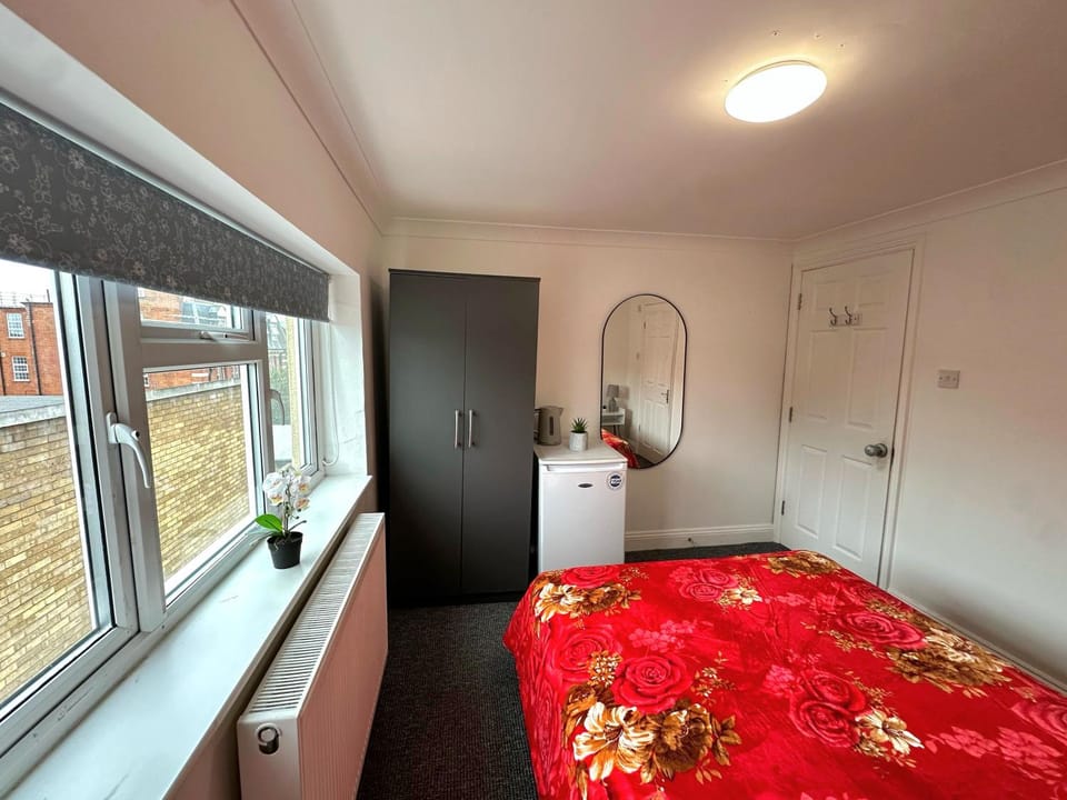 Bed, Kitchen or kitchenette, Photo of the whole room, Bedroom, wardrobe