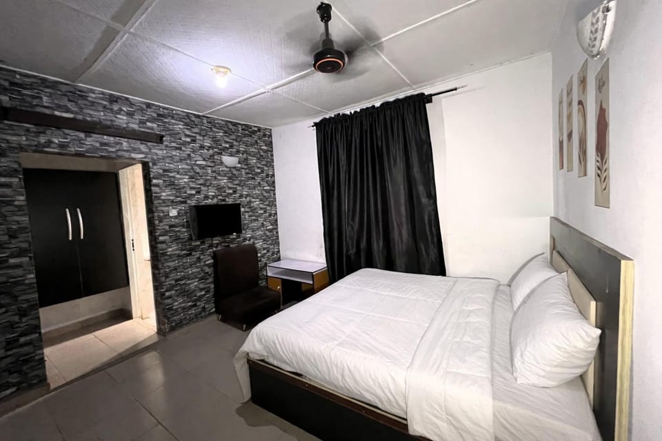Bed, TV and multimedia, Bedroom, wardrobe