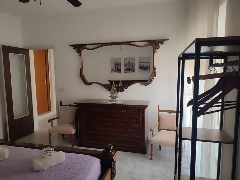 Family&Friends 1 - Ground Floor 2-Room Guest Suite - Natural Stone Wall Cooling twin room and large lounge with real beds - fully equipped & minutes from the sea & beach House in Sardinia