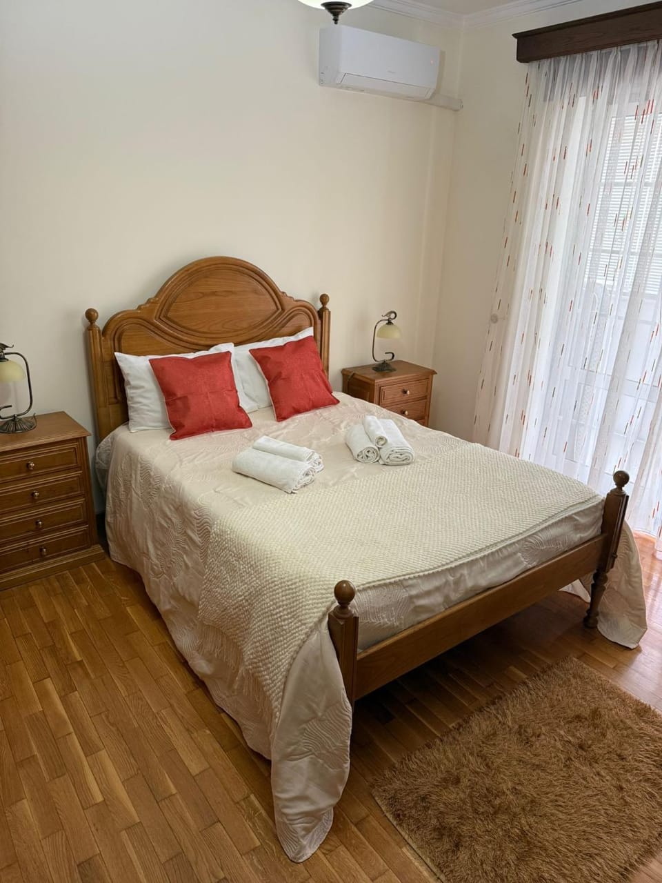 Bed, Bedroom, air conditioner