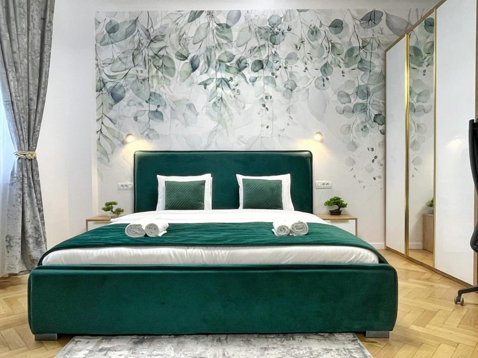 Bed, Bedroom, towels