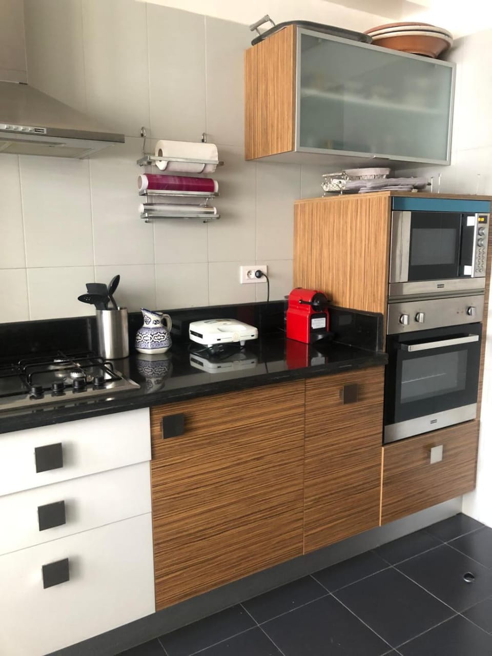 Coffee/tea facilities, Kitchen or kitchenette, stove, toaster