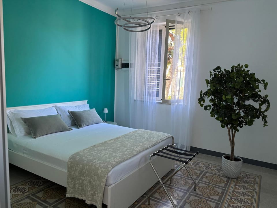 Property building, Bed, Photo of the whole room, Bedroom