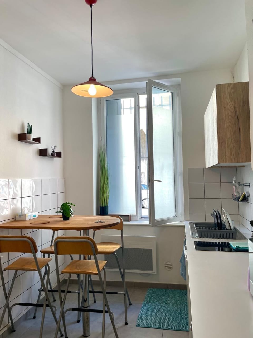 Kitchen or kitchenette, Dining area, stove