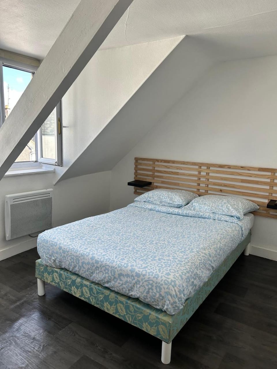 Bed, Photo of the whole room