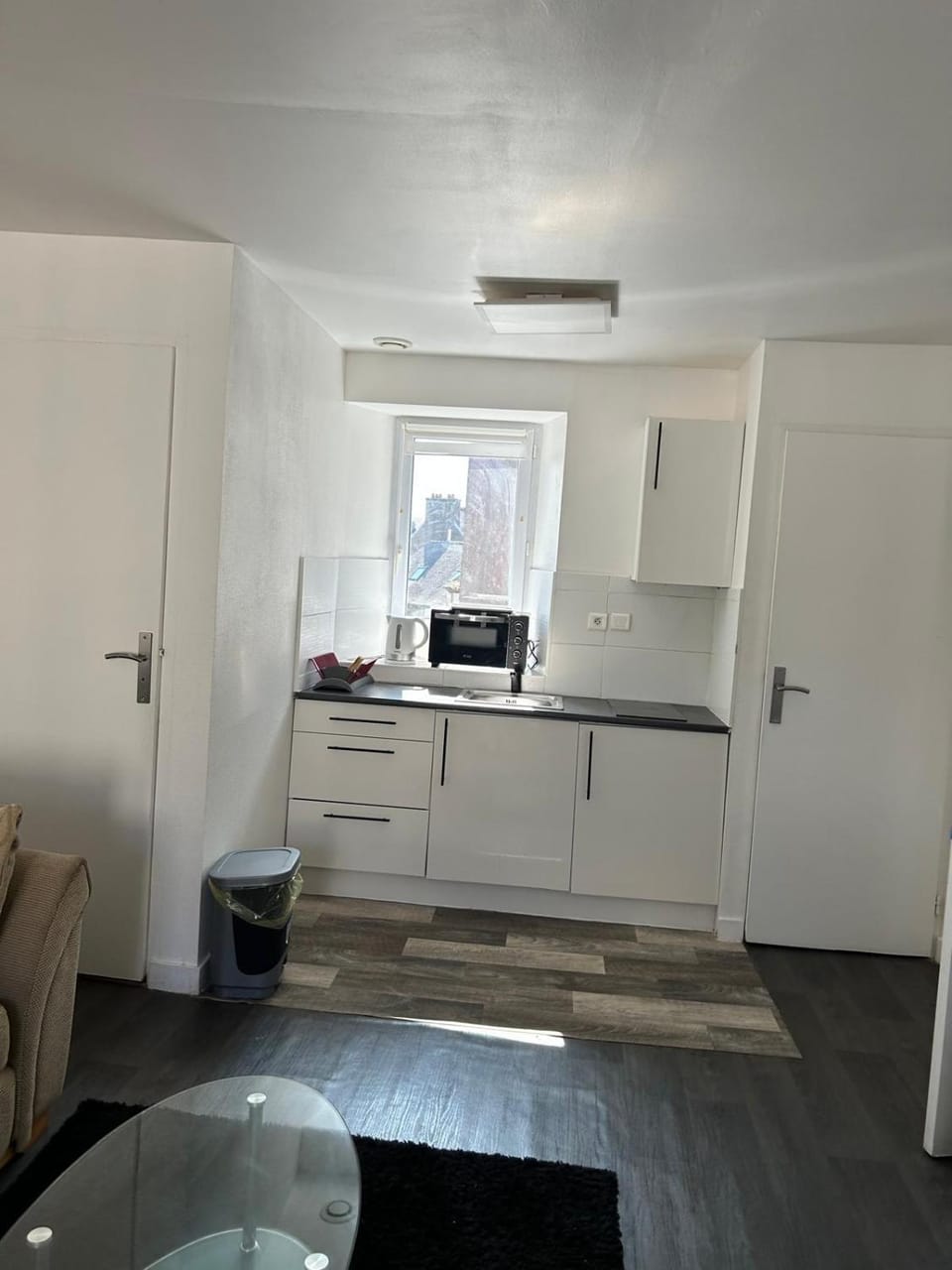 Kitchen or kitchenette, oven, pet friendly, stove