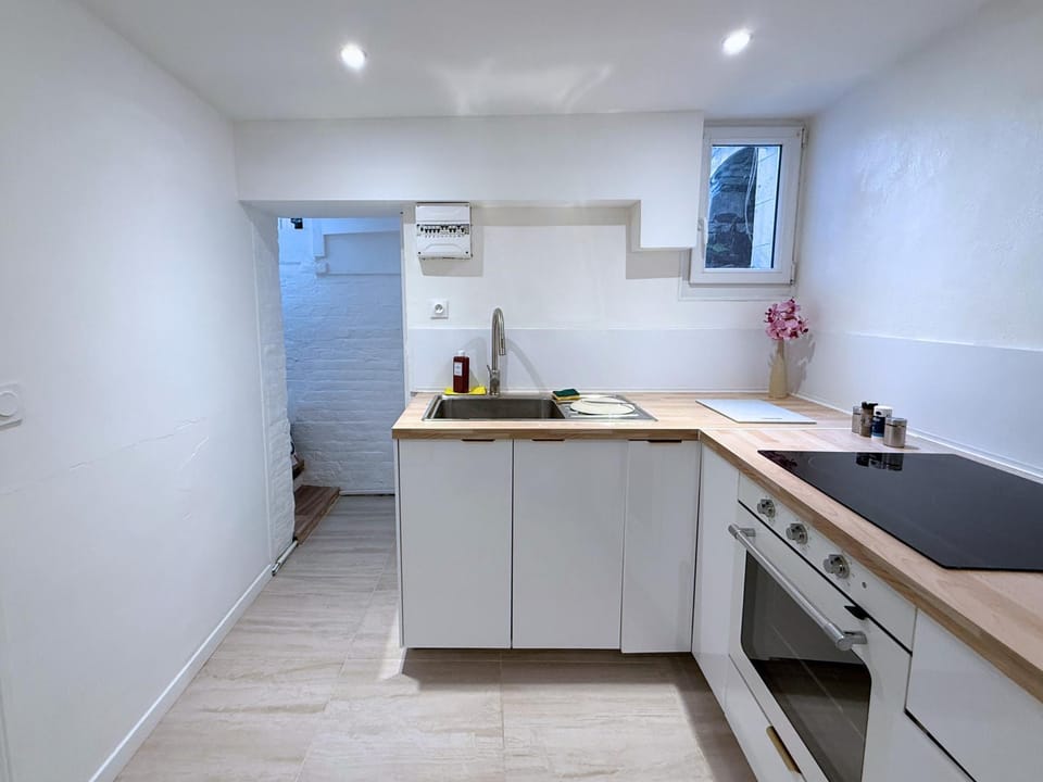 Kitchen or kitchenette, stove