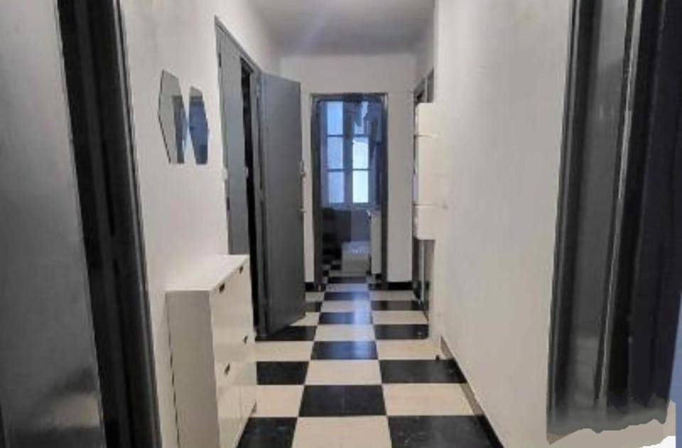 Chambre 1 - avec grande terrasse Capsule hotel in Port-la-Nouvelle