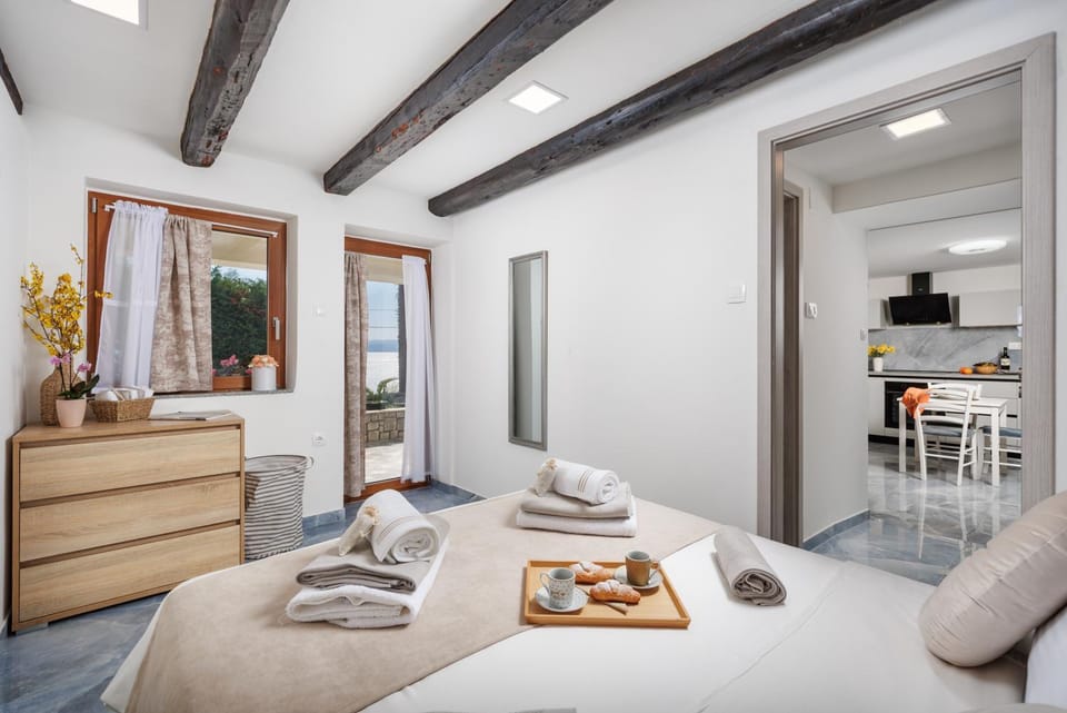 Bed, Photo of the whole room, Bedroom, Sea view, towels