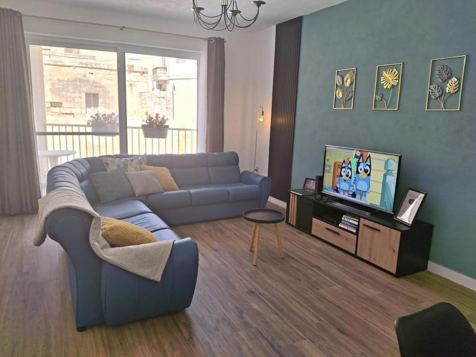 Cherry Blossom Apt Courtyard-5min Walk to Centre Apartment in Malta