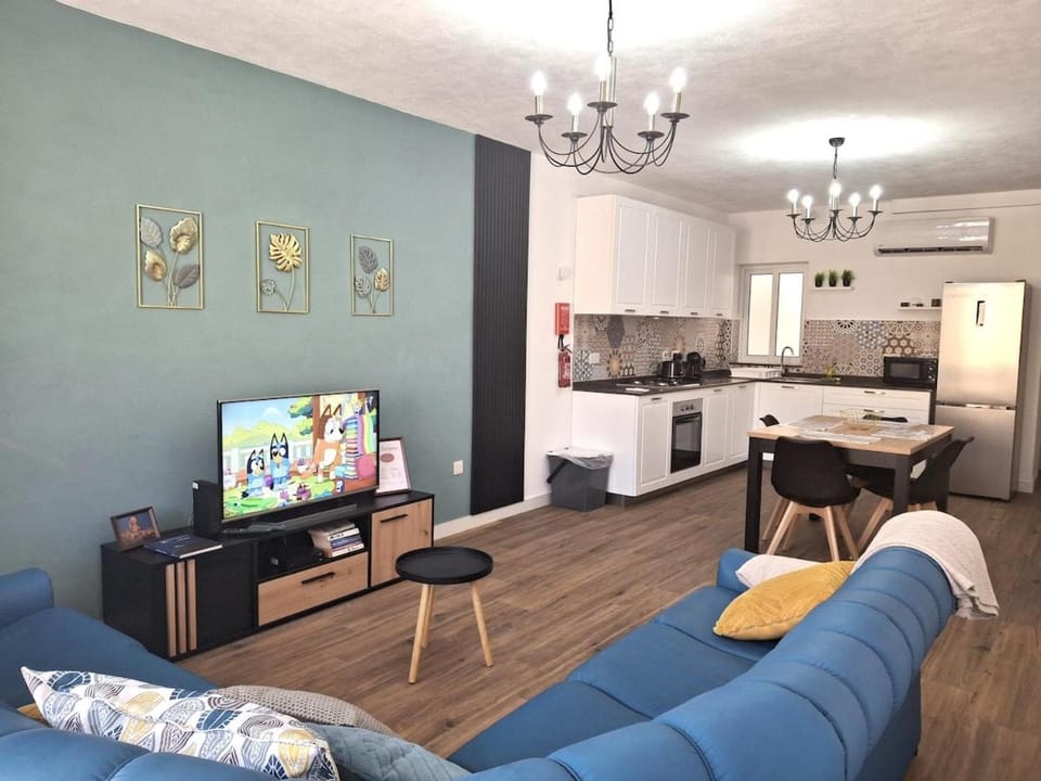 Cherry Blossom Apt Courtyard-5min Walk to Centre Apartment in Malta