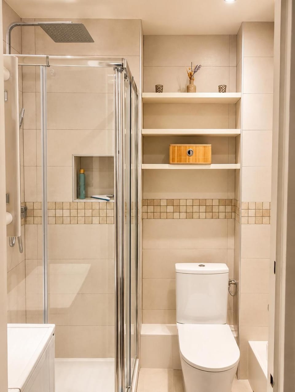 Shower, Toilet, Bathroom, bidet, towels