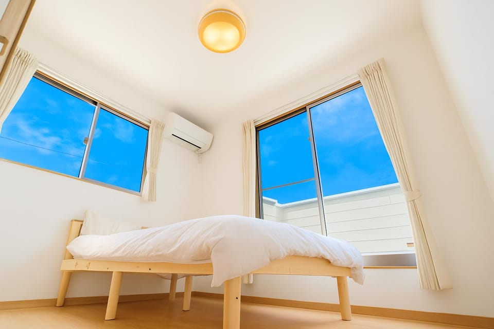 Bed, Photo of the whole room, Bedroom, air conditioner