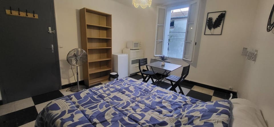 Chambre 2 - avec grande terrasse Capsule hotel in Port-la-Nouvelle