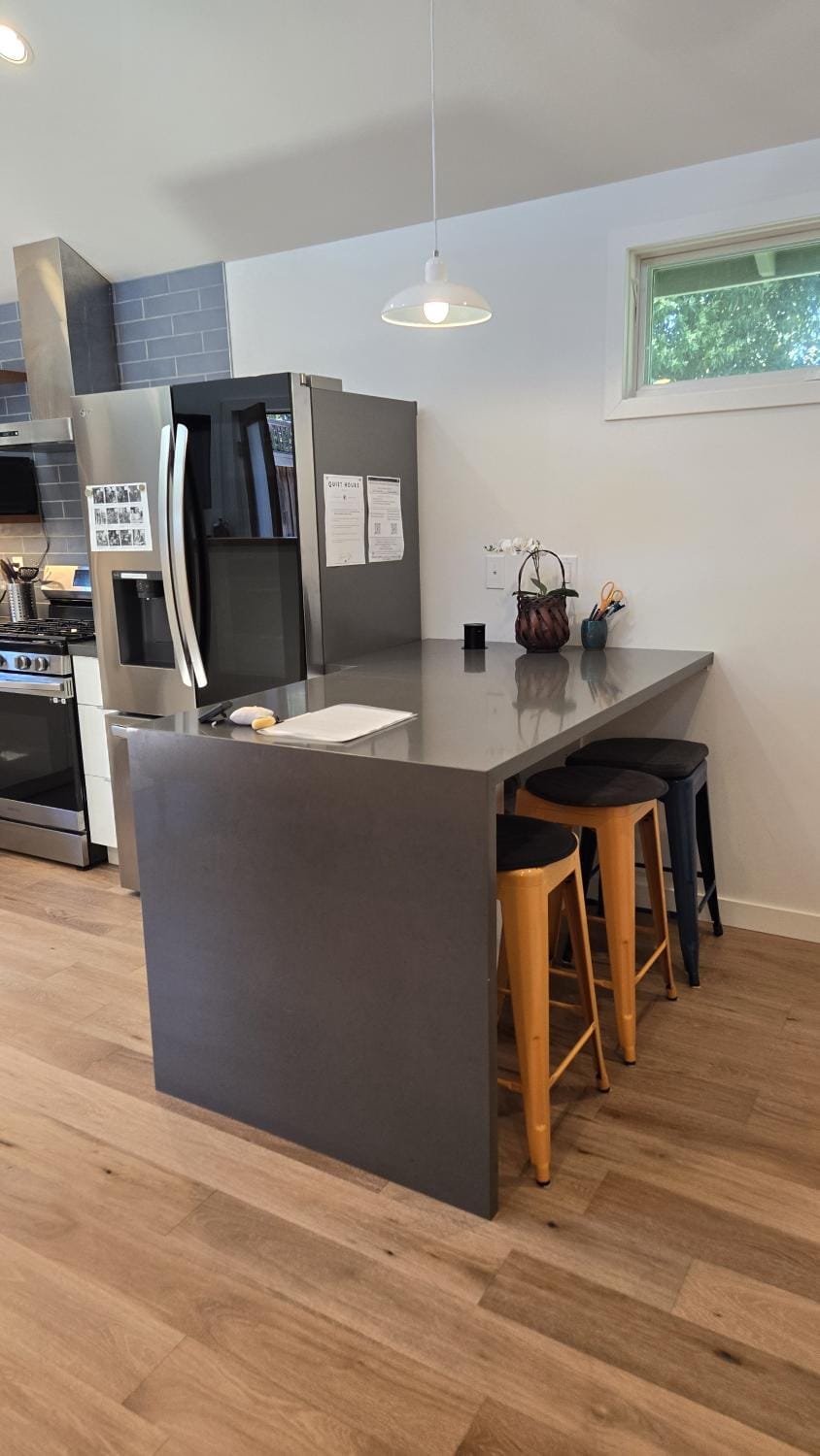 Kitchen or kitchenette, Business facilities, Seating area, Dining area, oven